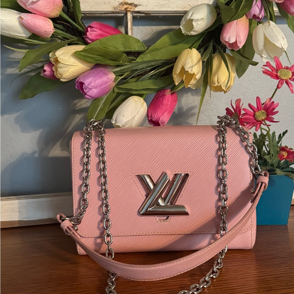 Louis Vuitton Epi ballerina pink twist lock MM shoulder or Crossbody bag